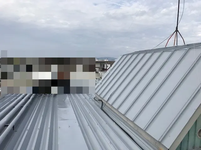 兵庫県尼崎市 Sビルのトタン屋根塗装工事・施工後の写真2