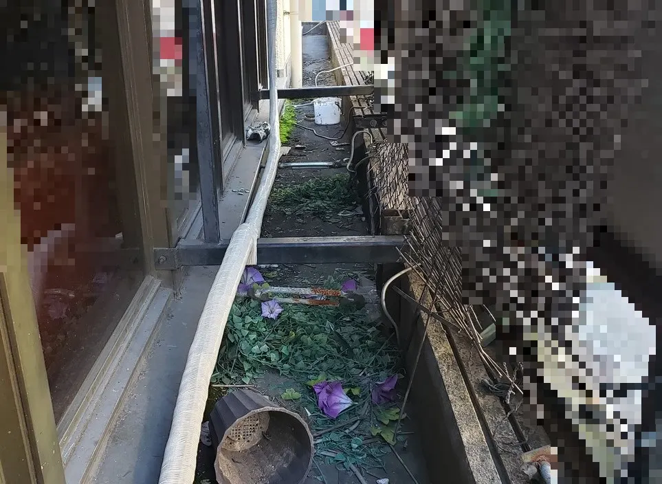 ベランダ防水工事-大阪市淀川区 Kビル:施工事例101(施工前)